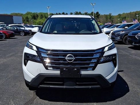 Used 2024 Nissan Rogue SV AWD/4WD image 2