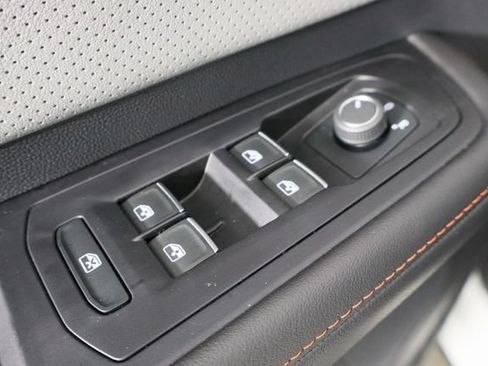 Used 2025 Volkswagen Atlas Peak Edition SE AWD/4WD image 22