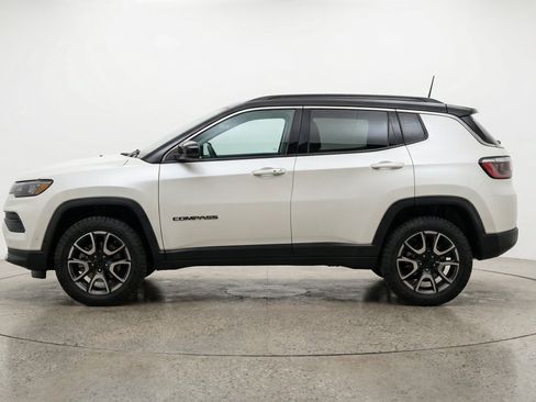 Used 2025 Jeep Compass Trailhawk AWD/4WD image 5