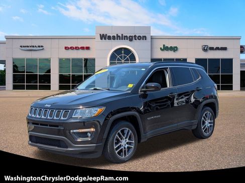 Used 2019 Jeep Compass Latitude w/ Popular Equipment Group FWD image 1