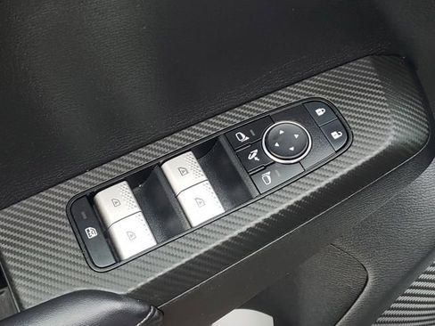 Used 2024 Mitsubishi Outlander SE image 25