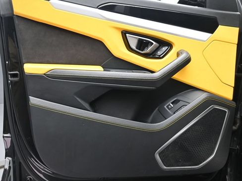 Used 2021 Lamborghini Urus AWD/4WD image 9