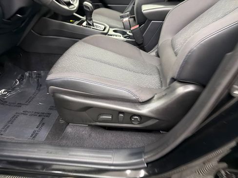 Used 2025 Subaru Forester Premium AWD/4WD image 10