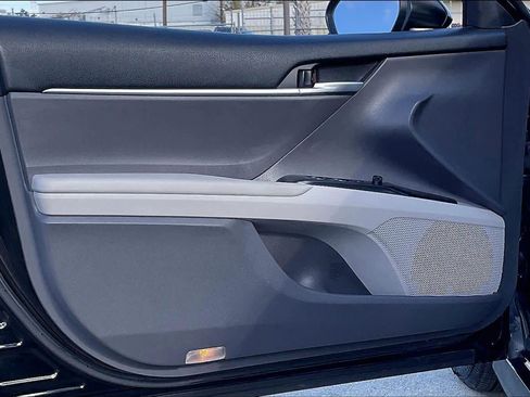 Used 2018 Toyota Camry L image 18