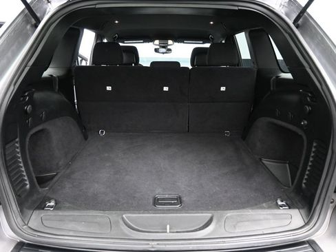 Used 2017 Jeep Grand Cherokee Laredo AWD/4WD image 24