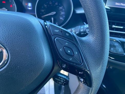 Used 2021 Toyota C-HR LE image 20