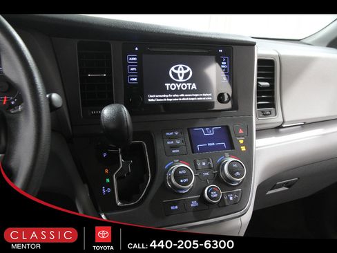 Used 2015 Toyota Sienna LE FWD image 9