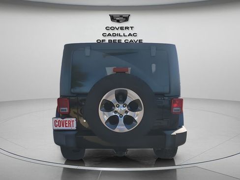 Used 2018 Jeep Wrangler Unlimited Sahara image 8