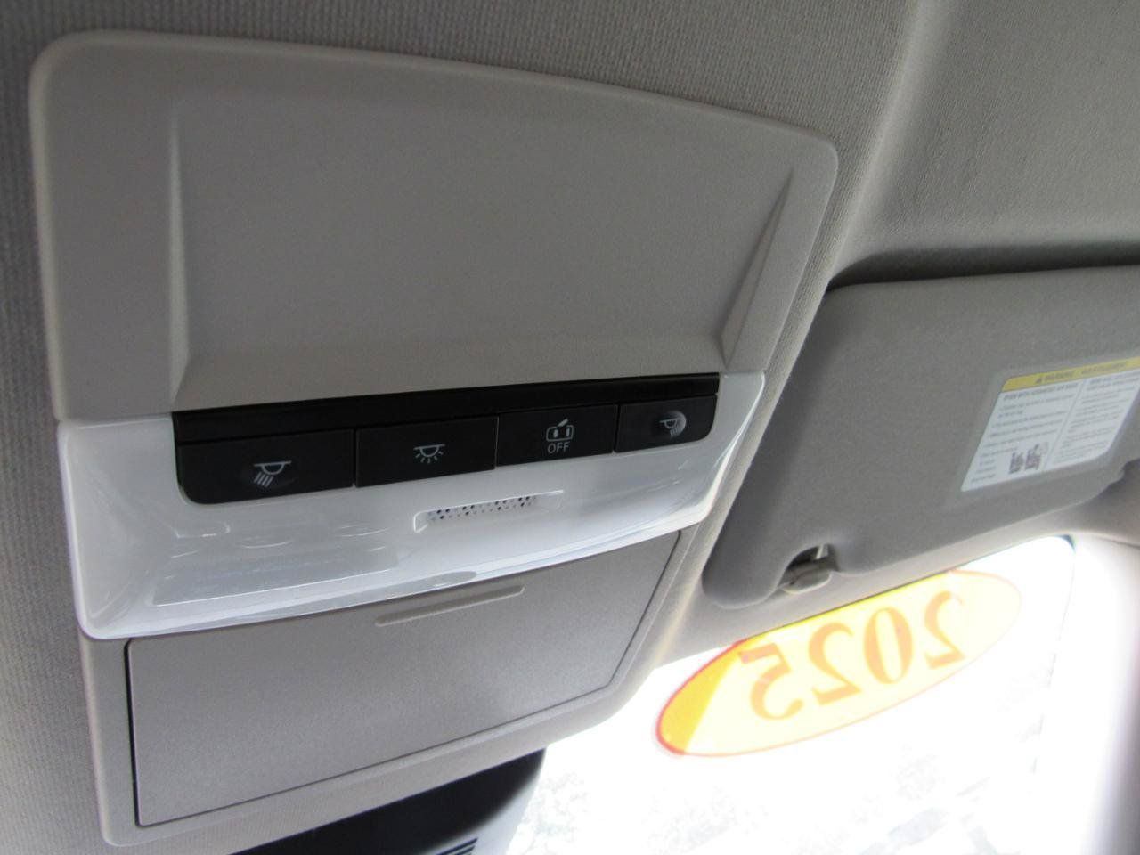 Used 2025 Nissan Sentra SR FWD image 27