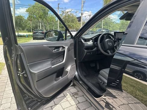 Used 2024 Toyota RAV4 XLE FWD image 22