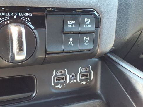 Used 2022 RAM 1500 Big Horn AWD/4WD image 17