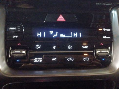 Used 2023 Kia Sorento EX image 16