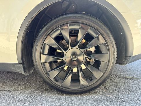 Used 2023 Tesla Model Y Long Range image 13