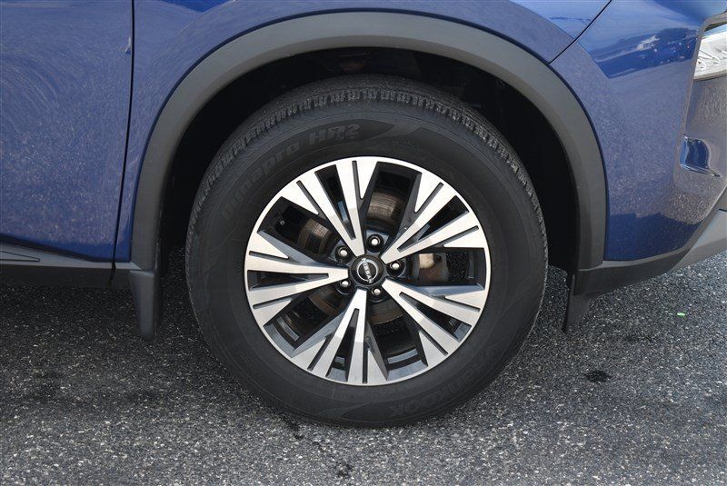 Used 2023 Nissan Rogue SV AWD/4WD image 3