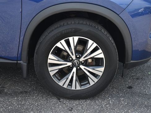 Used 2023 Nissan Rogue SV AWD/4WD image 3