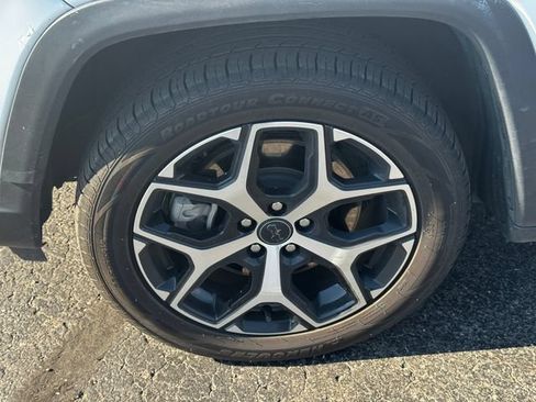 Certified 2025 Jeep Compass Limited AWD/4WD image 10