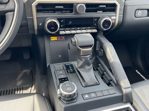 Used 2026 Toyota Tacoma Limited AWD/4WD image 21