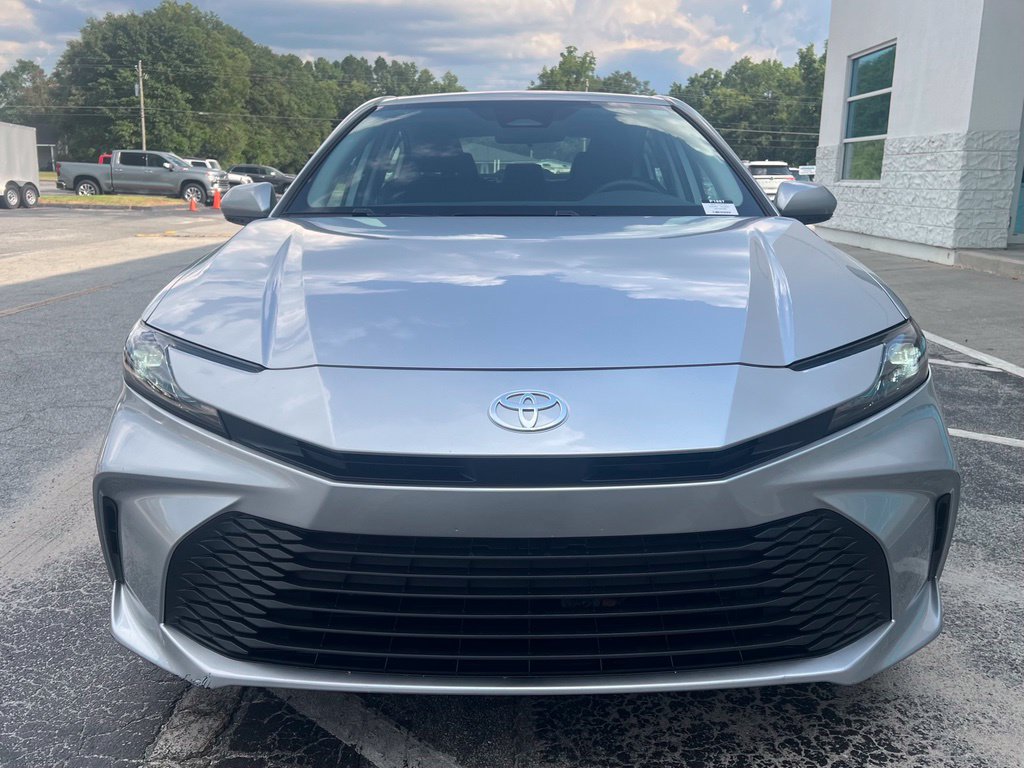 Used 2025 Toyota Camry LE FWD image 5