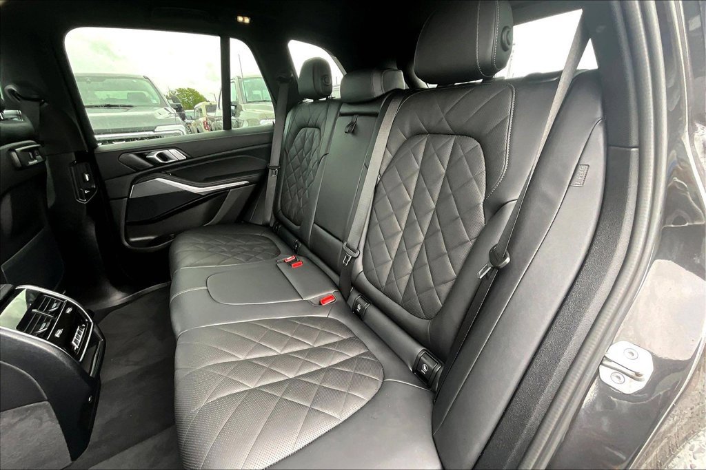 Used 2023 BMW X5 xDrive40i w/ Premium Package AWD/4WD image 28