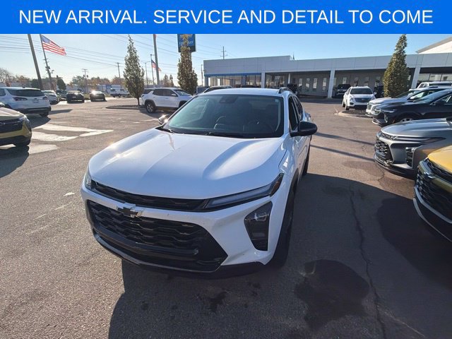 Used 2025 Chevrolet Trax ACTIV w/ Driver Confidence Package FWD image 1