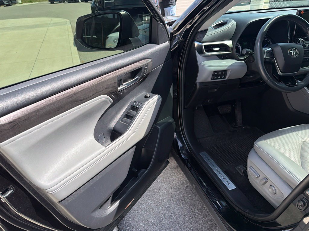 Used 2021 Toyota Highlander Limited AWD/4WD image 15