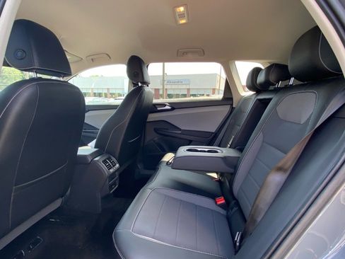 Certified 2023 Volkswagen Taos SE image 20