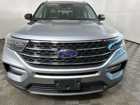Used 2023 Ford Explorer XLT AWD/4WD image 8