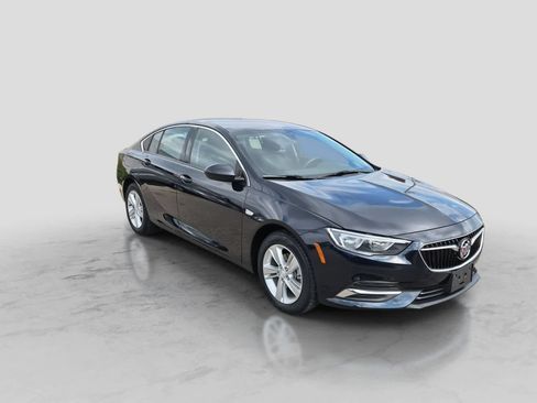 Used 2018 Buick Regal Preferred FWD image 2