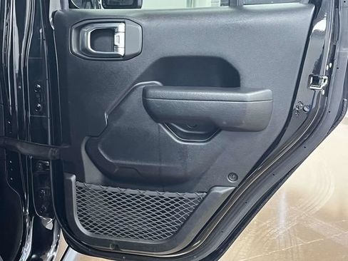 Used 2024 Jeep Wrangler Unlimited Rubicon AWD/4WD image 26