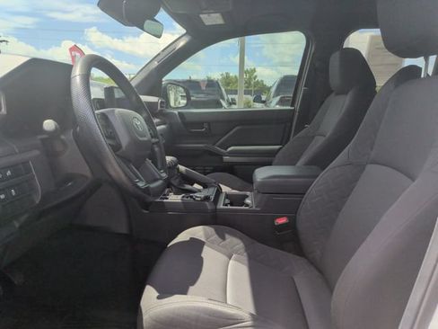 Used 2025 Toyota Tacoma SR5 AWD/4WD image 16