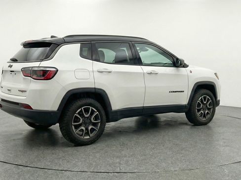 Used 2025 Jeep Compass Trailhawk AWD/4WD image 9