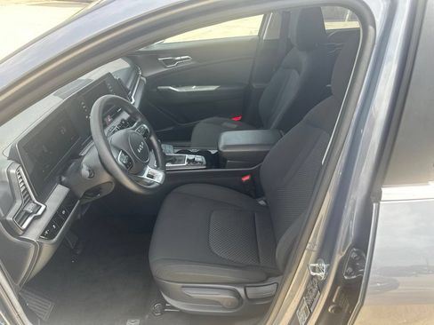 Used 2025 Kia Sportage LX FWD image 13