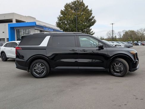 Used 2025 Kia Carnival EX image 4