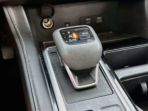 Used 2024 Nissan Pathfinder SL AWD/4WD image 19