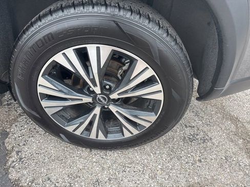 Used 2023 Nissan Rogue SV image 21