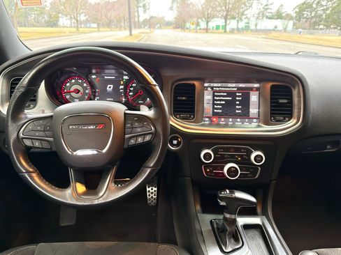 Used 2018 Dodge Charger R/T image 3