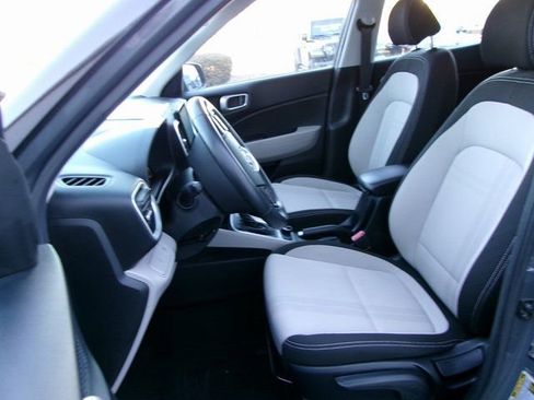 Used 2024 Hyundai Venue SEL FWD image 12