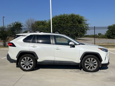 Used 2021 Toyota RAV4 XLE Premium FWD image 3