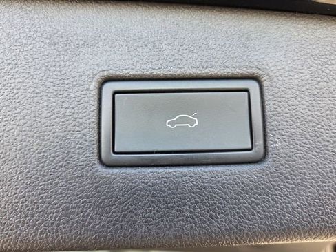 Used 2024 Volkswagen Tiguan SEL R-Line AWD/4WD image 18