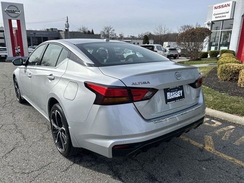 Used 2023 Nissan Altima 2.5 SR w/ SR Premium Package image 6