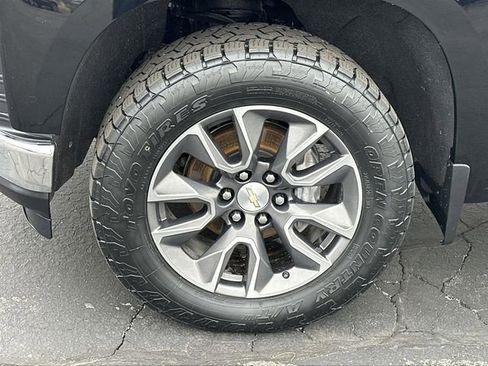 Used 2022 Chevrolet Silverado 1500 LT AWD/4WD image 30