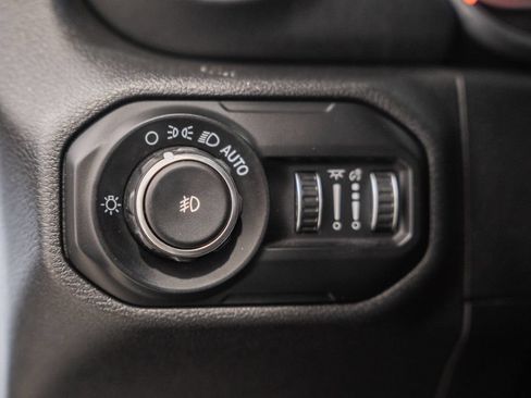 Used 2021 Jeep Wrangler Unlimited Sahara w/ Dual Top Group AWD/4WD image 41