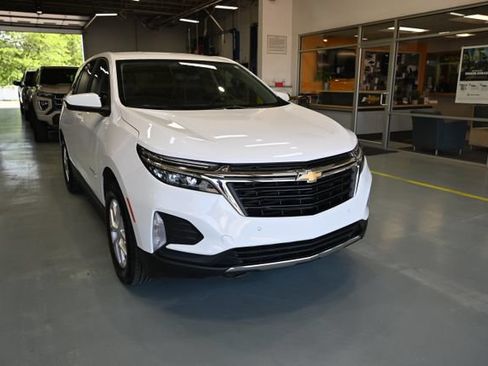 Used 2024 Chevrolet Equinox LT FWD image 3