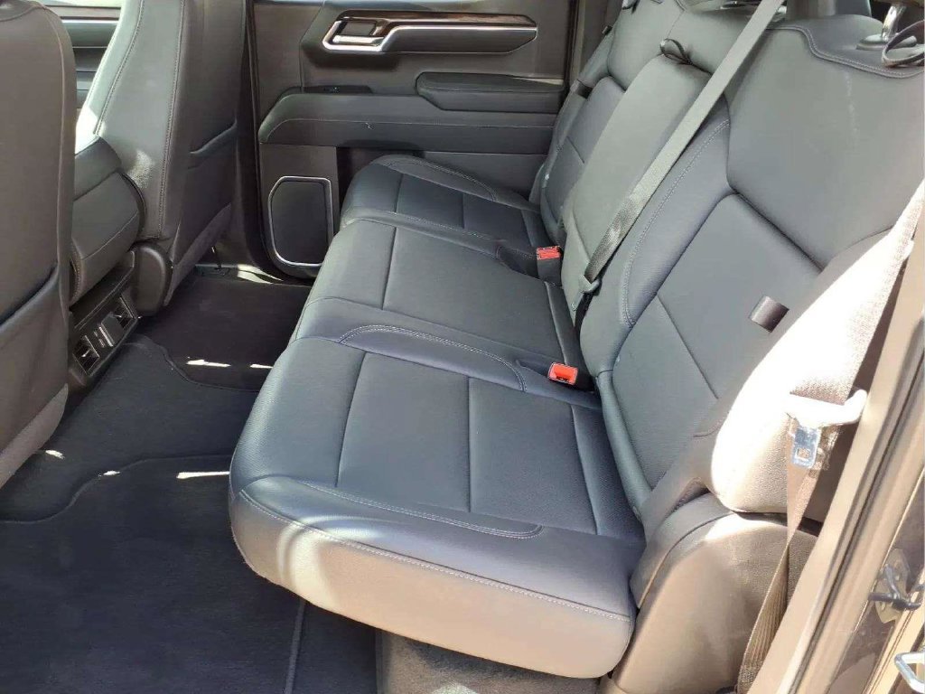 Used 2025 GMC Sierra 1500 SLT RWD image 13