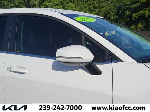 Used 2025 Kia Sportage EX FWD image 8