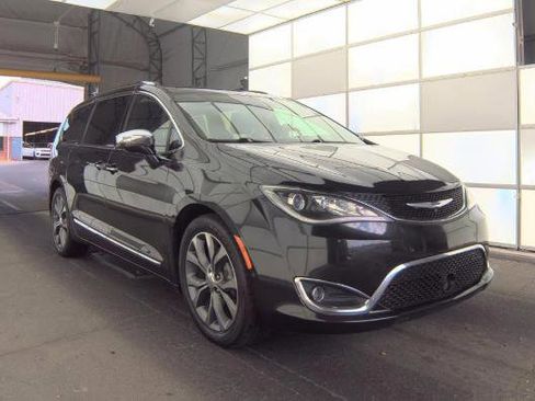 Used 2017 Chrysler Pacifica Limited w/ UConnect Theater Package image 1