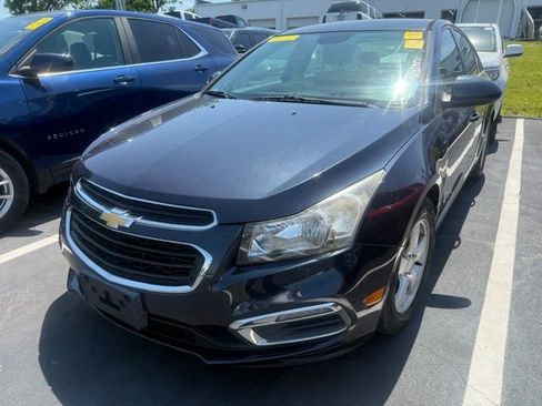 Used 2015 Chevrolet Cruze LT FWD image 2