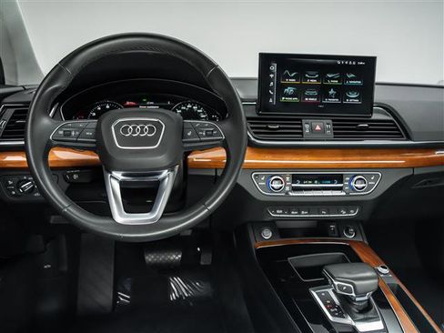 Used 2021 Audi Q5 2.0T Premium w/ Convenience Package image 23