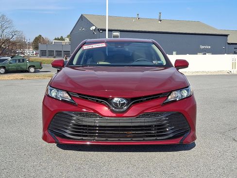Used 2019 Toyota Camry LE image 2