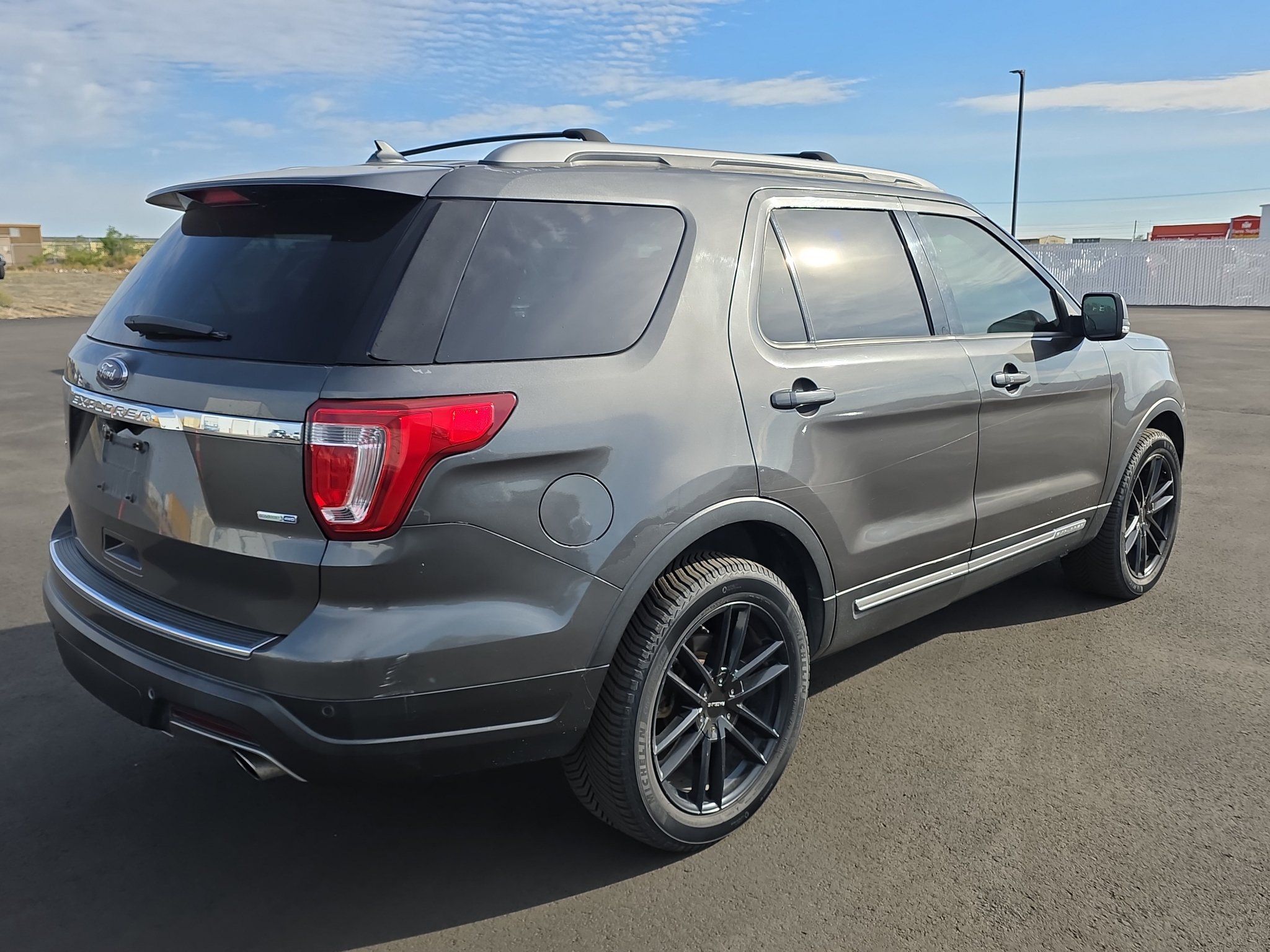 Used 2018 Ford Explorer XLT w/ Equipment Group 202A AWD/4WD image 8